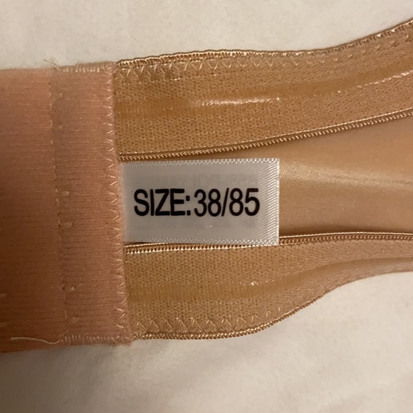 BNWOT Magic Strapless Front Buckle Bra 38D - Picture 6 of 6